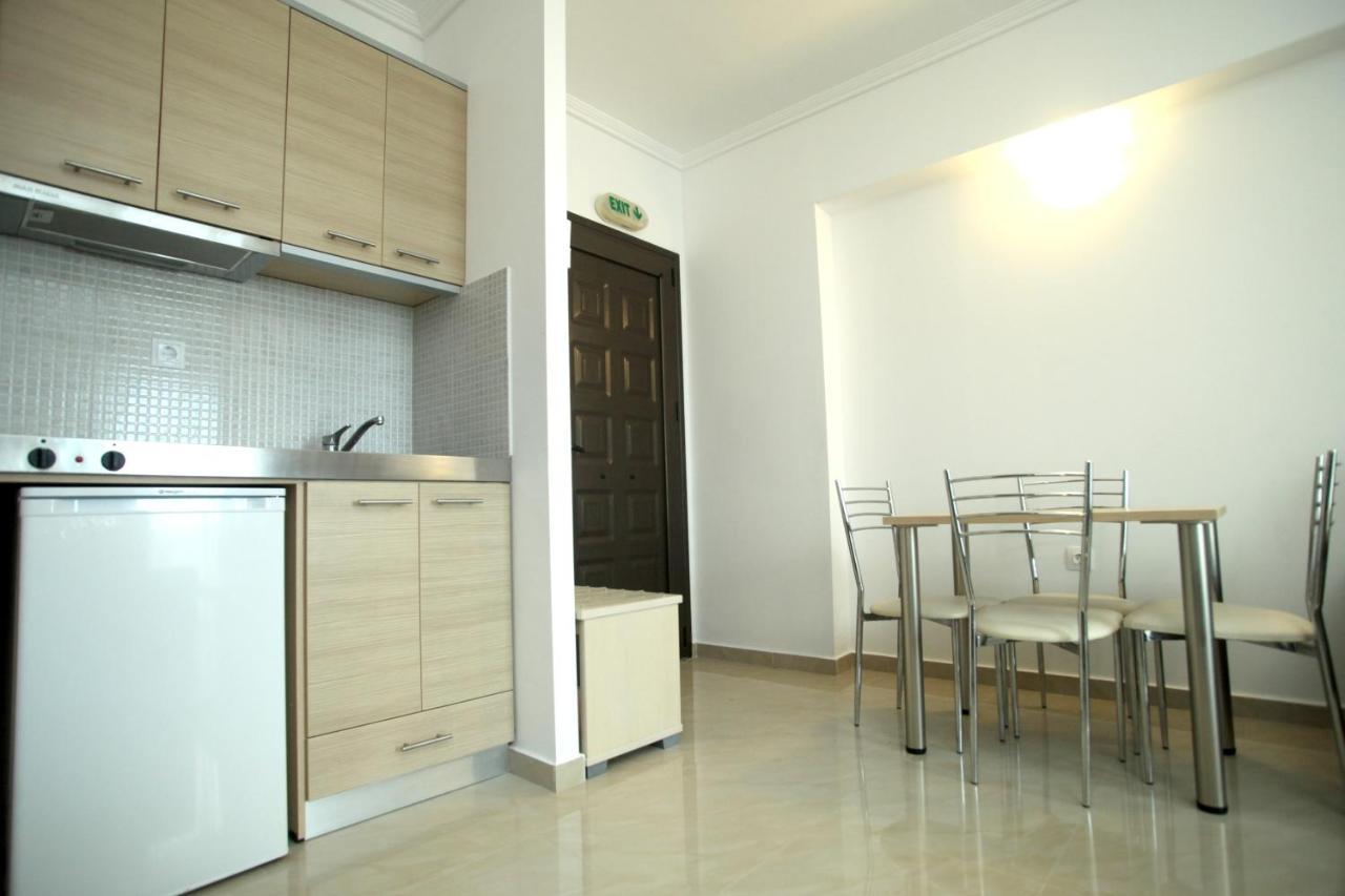 Naias Aparthotel Hanioti Bagian luar foto