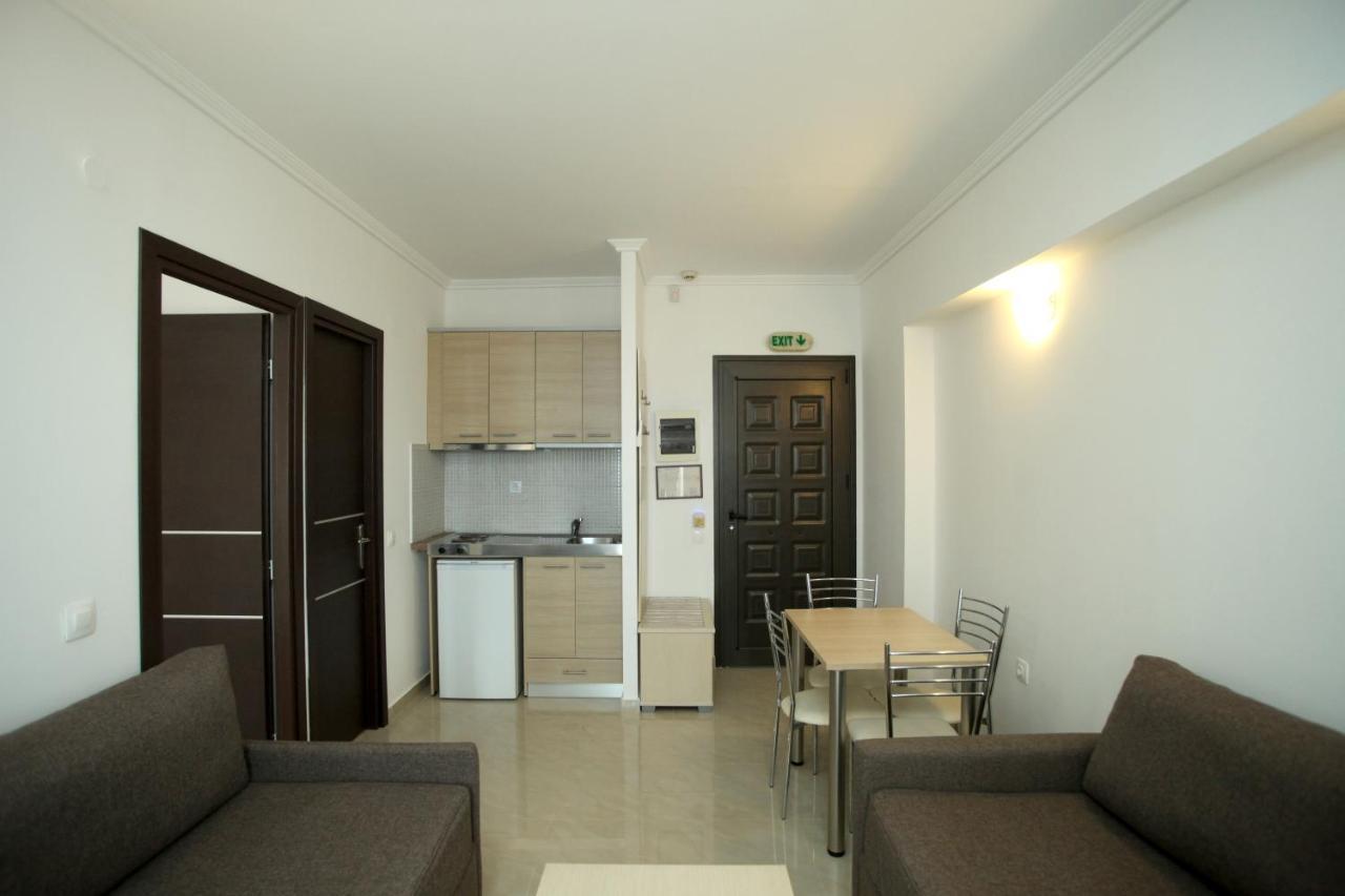 Naias Aparthotel Hanioti Bagian luar foto