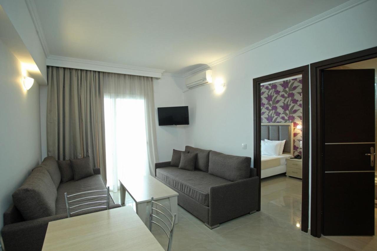 Naias Aparthotel Hanioti Bagian luar foto