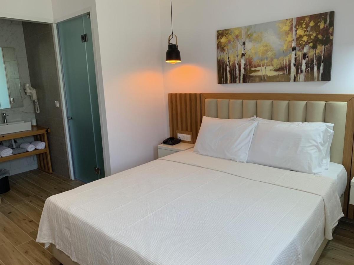 Naias Aparthotel Hanioti Bagian luar foto