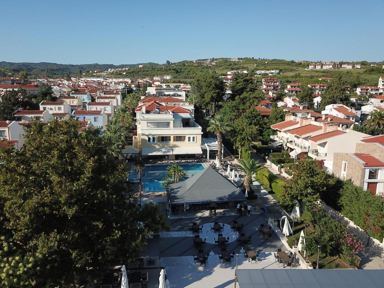 Naias Aparthotel Hanioti Bagian luar foto
