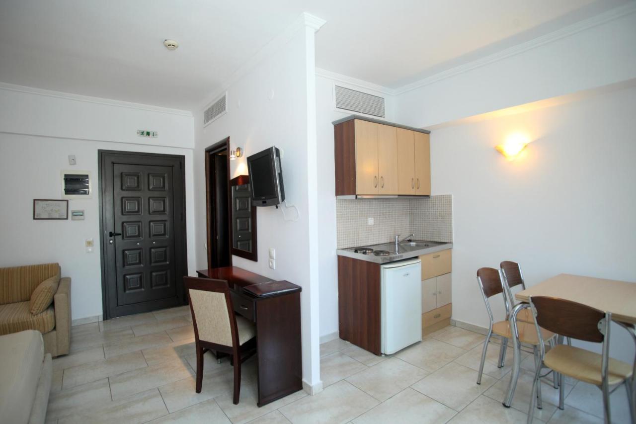 Naias Aparthotel Hanioti Bagian luar foto