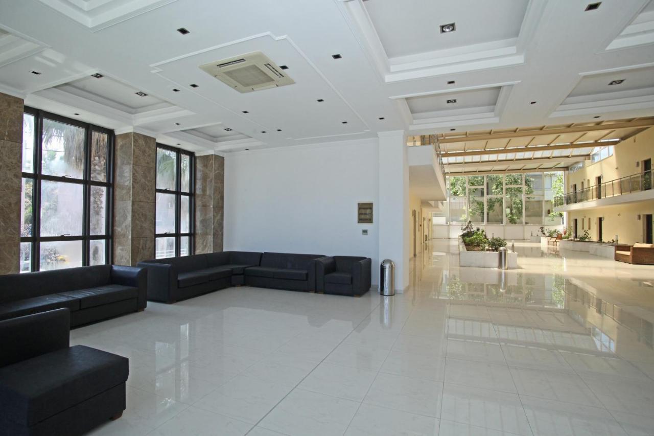 Naias Aparthotel Hanioti Bagian luar foto