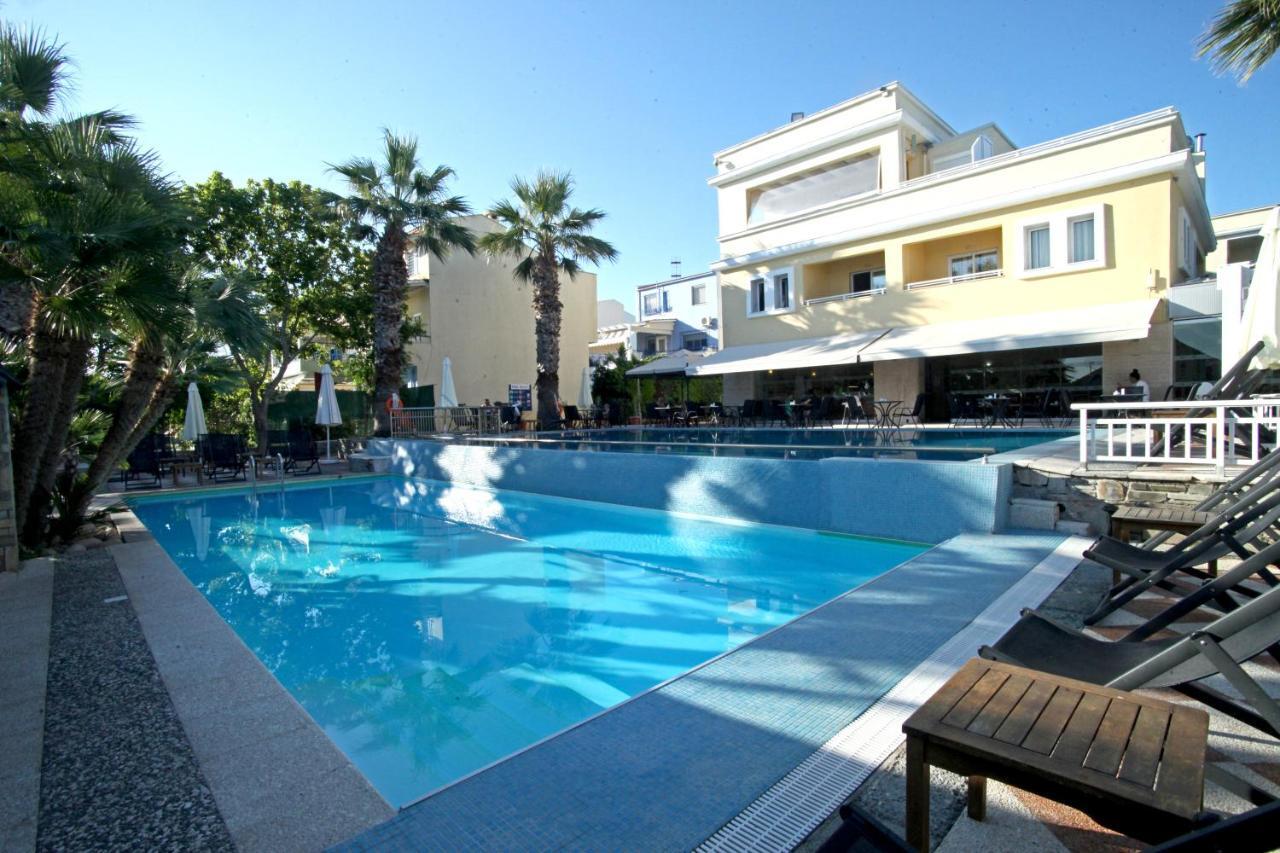 Naias Aparthotel Hanioti Bagian luar foto