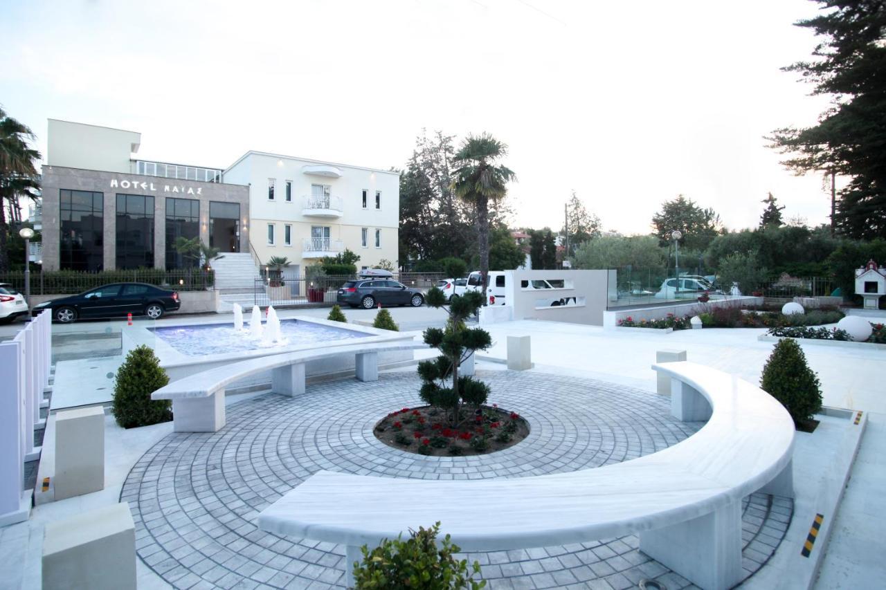 Naias Aparthotel Hanioti Bagian luar foto