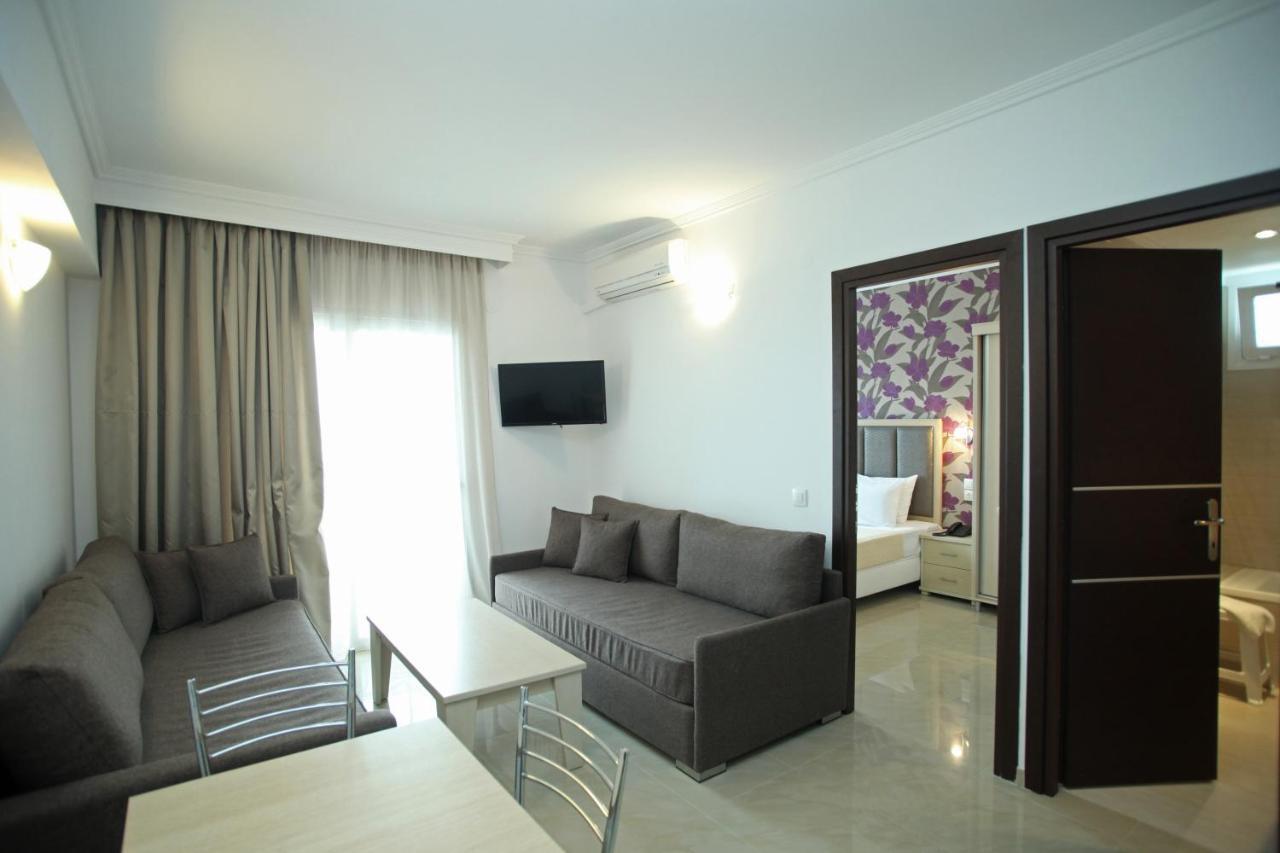 Naias Aparthotel Hanioti Bagian luar foto